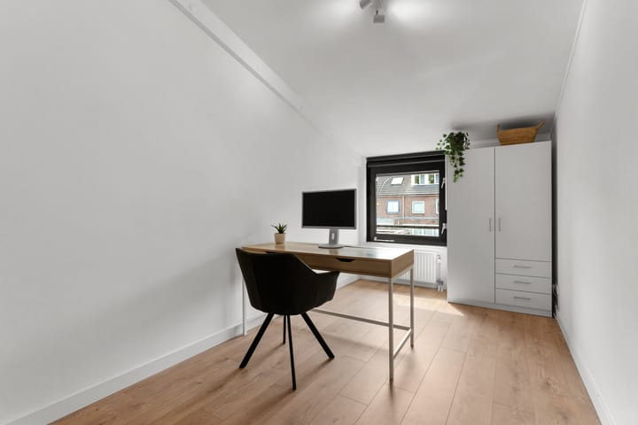 Photo 32 of Brancusistraat 22