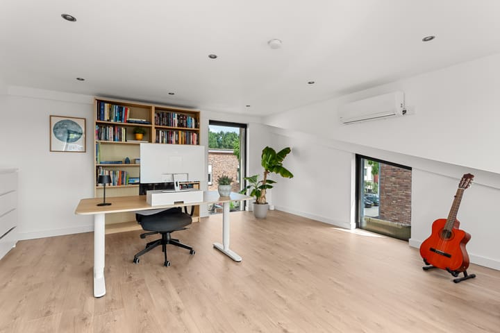 Photo 37 of Brancusistraat 22