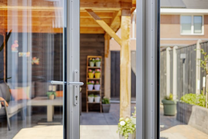 Foto 12 van Honingbes 42