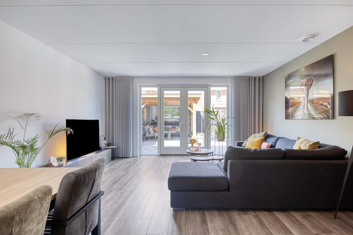 Foto 2 van Honingbes 42