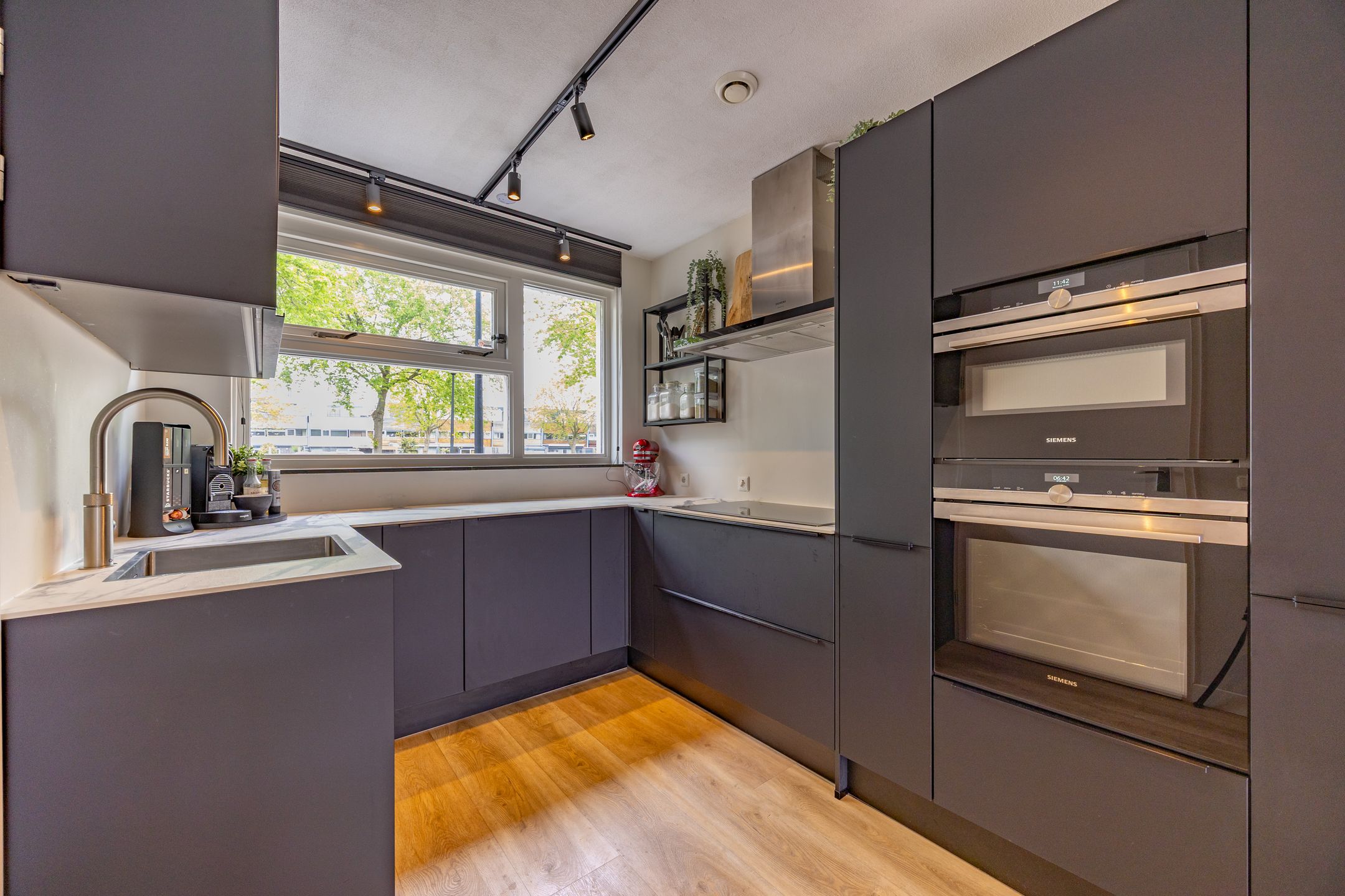 Foto 9 van Middenweg 88