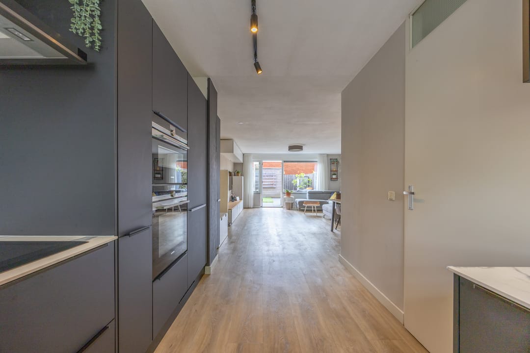 Foto 13 van Middenweg 88