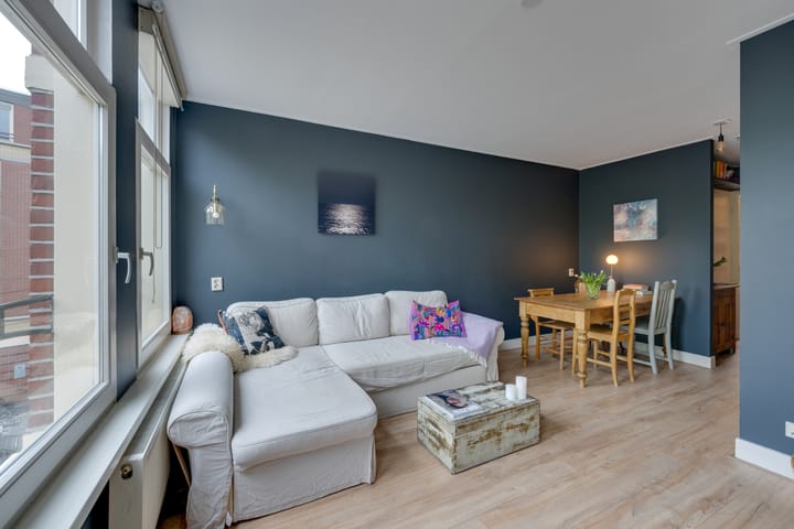 Foto 12 van Van Limburg Stirumplein 24-2