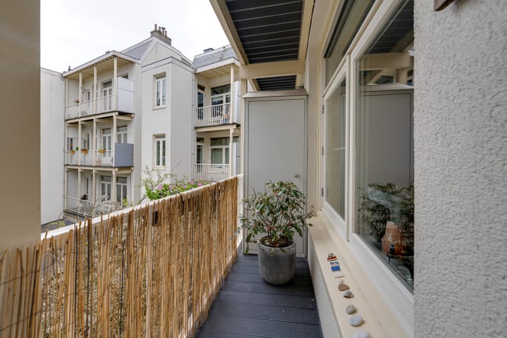 Foto 28 van Van Limburg Stirumplein 24-2