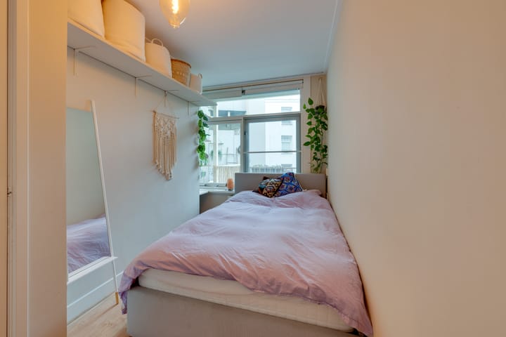 Foto 31 van Van Limburg Stirumplein 24-2