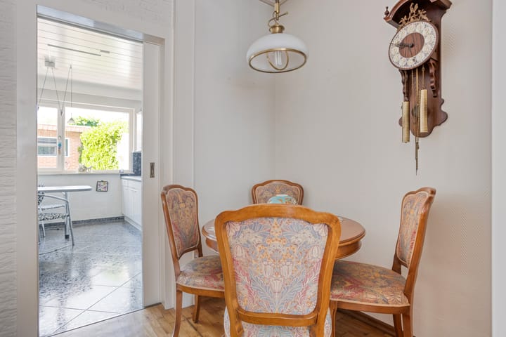 Foto 12 van Van Riebeekstraat 103