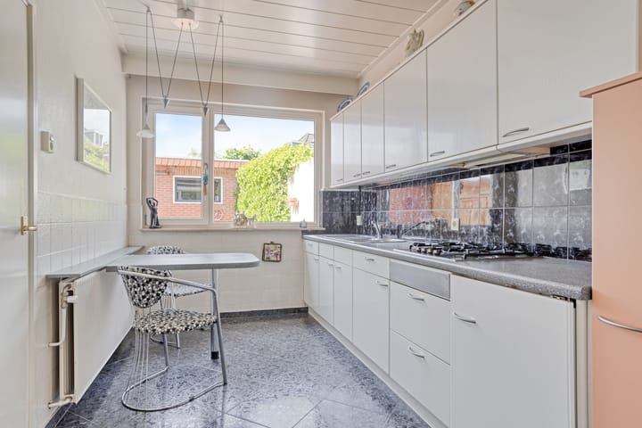 Foto 13 van Van Riebeekstraat 103