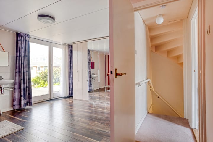 Foto 16 van Van Riebeekstraat 103