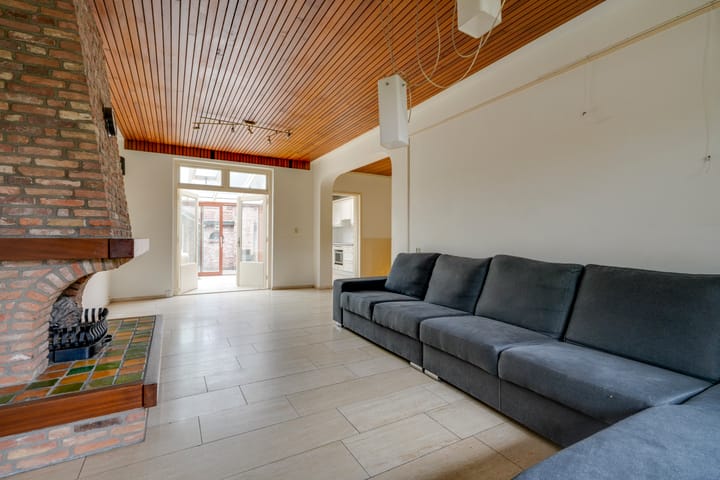 Foto 14 van Aakplein 10