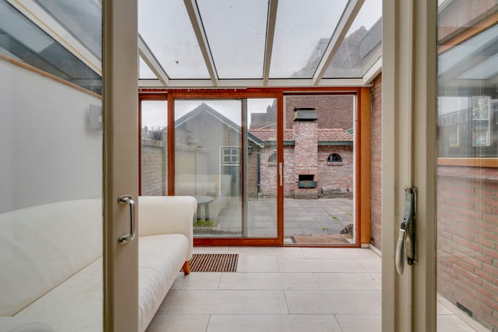 Foto 16 van Aakplein 10