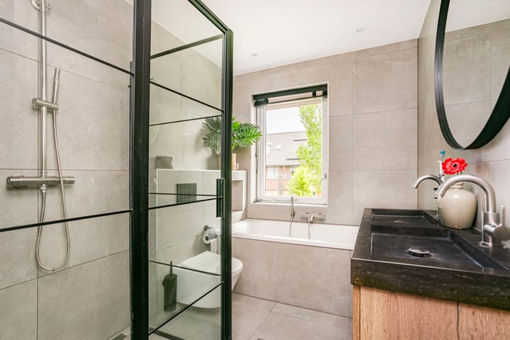 Foto 17 van Burt Bacharachstraat 121