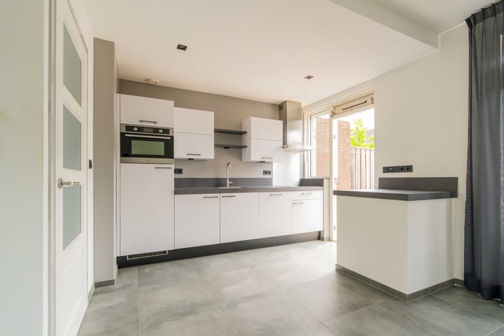 Photo 6 of Deurloostraat 2