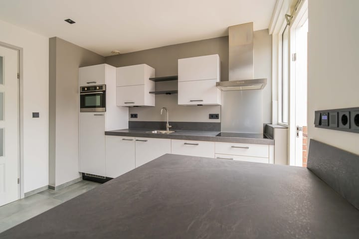 Photo 8 of Deurloostraat 2