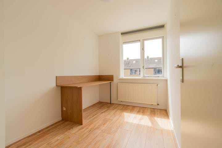 Photo 14 of Deurloostraat 2