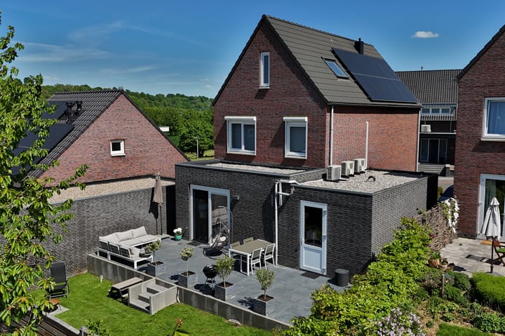 Photo 2 of Van Cosselaerstraat 47