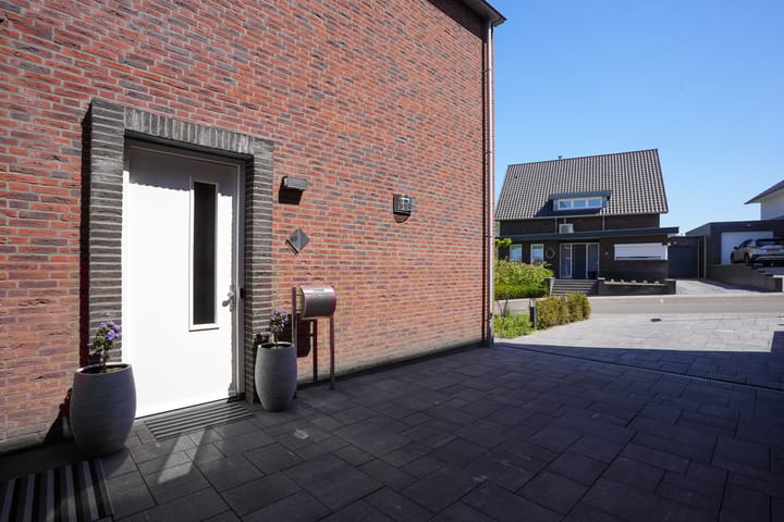 Photo 29 of Van Cosselaerstraat 47