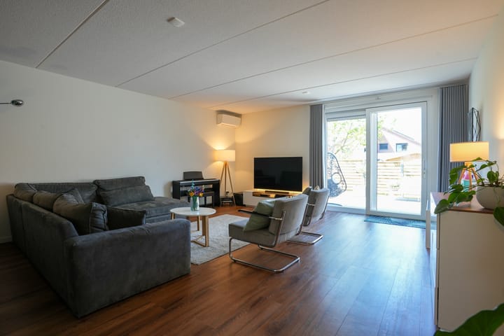 Photo 4 of Van Cosselaerstraat 47