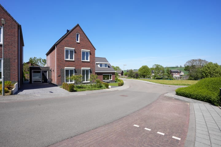 Photo 30 of Van Cosselaerstraat 47