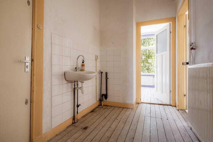 Photo 20 of Admiraal De Ruijterweg 131-2