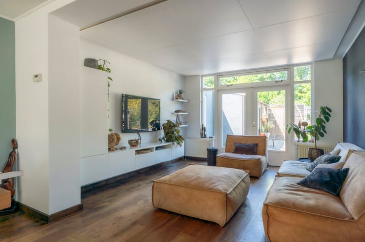 Photo 2 of Meidoornstraat 19