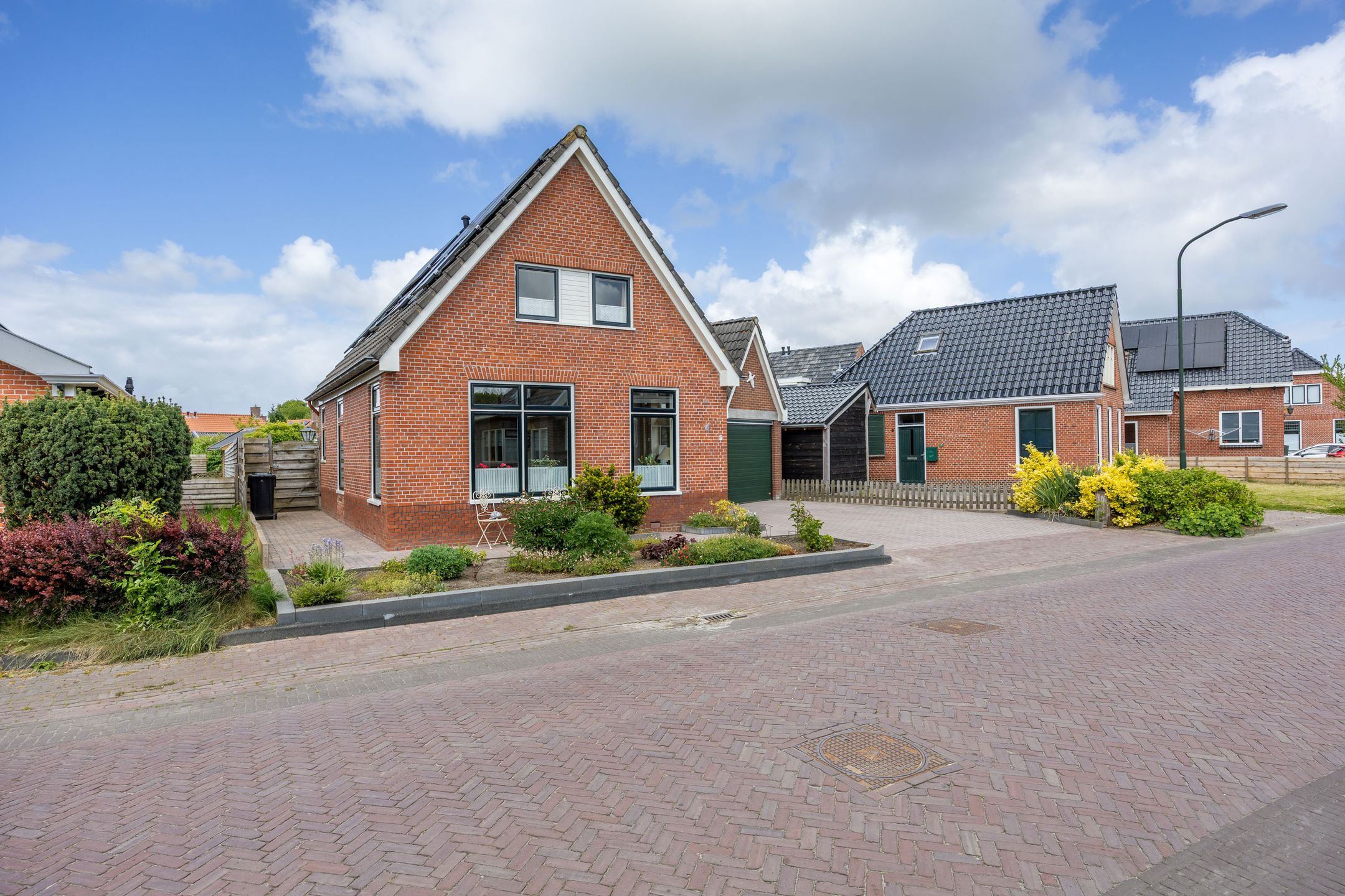 Foto 3 van Burg. Wiersumstraat 7