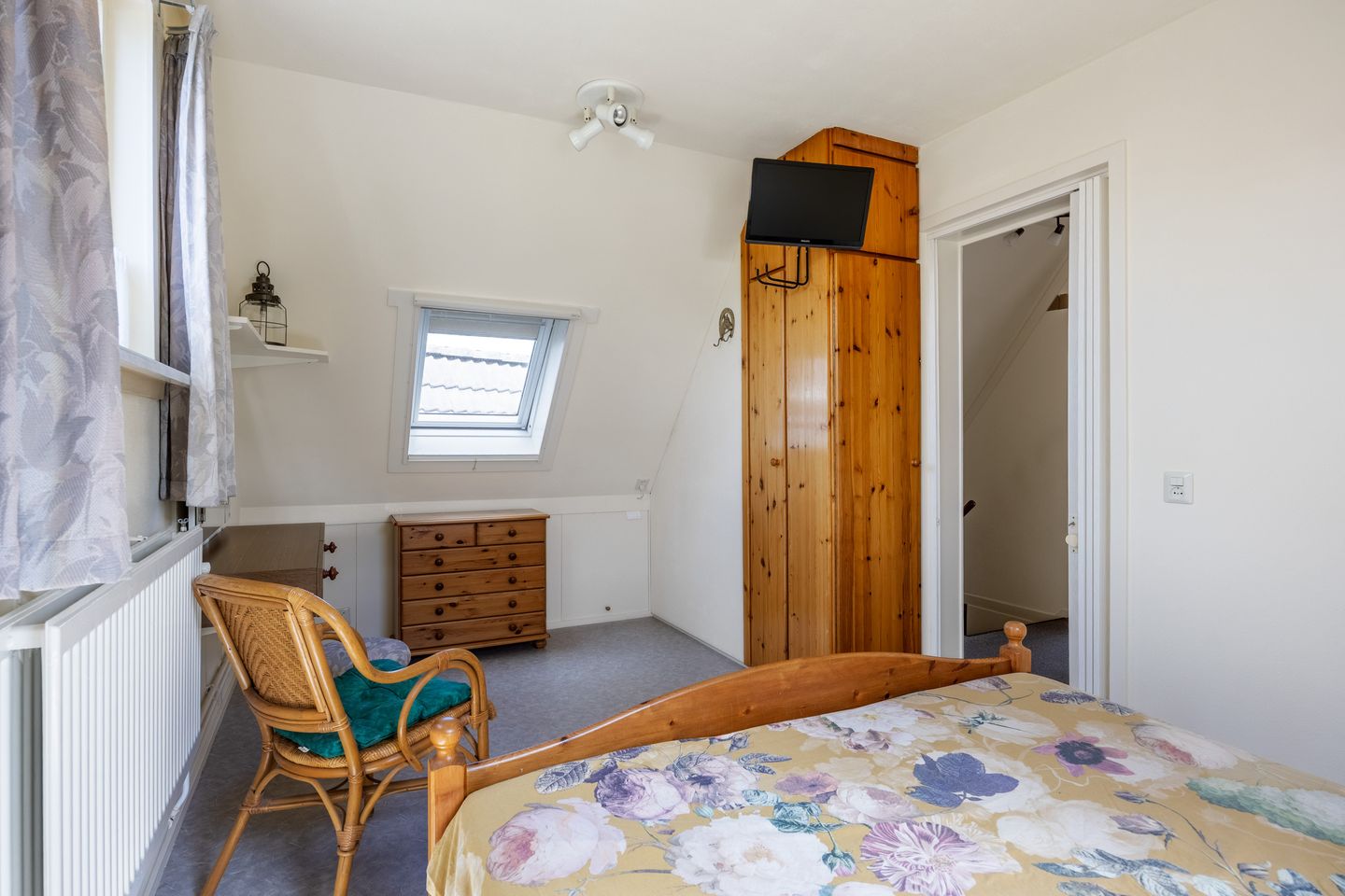 Foto 19 van Burg. Wiersumstraat 7