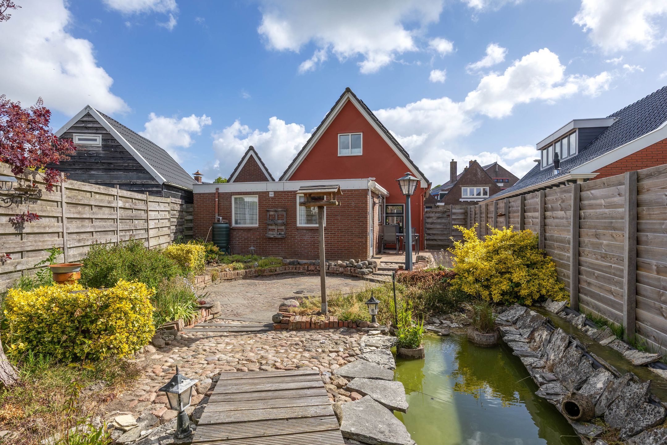 Foto 27 van Burg. Wiersumstraat 7