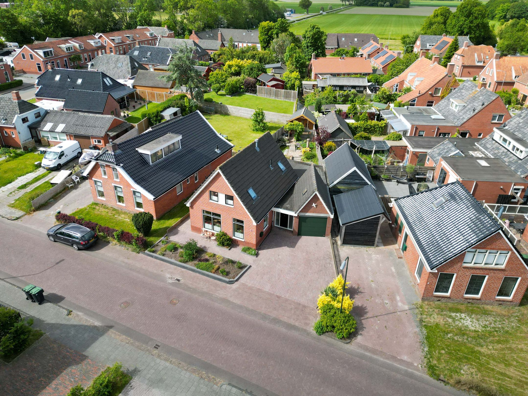 Foto 30 van Burg. Wiersumstraat 7