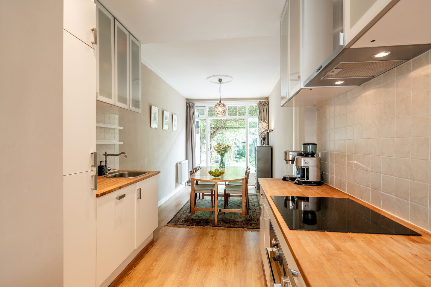 Photo 10 of Sassenheimstraat 57-H