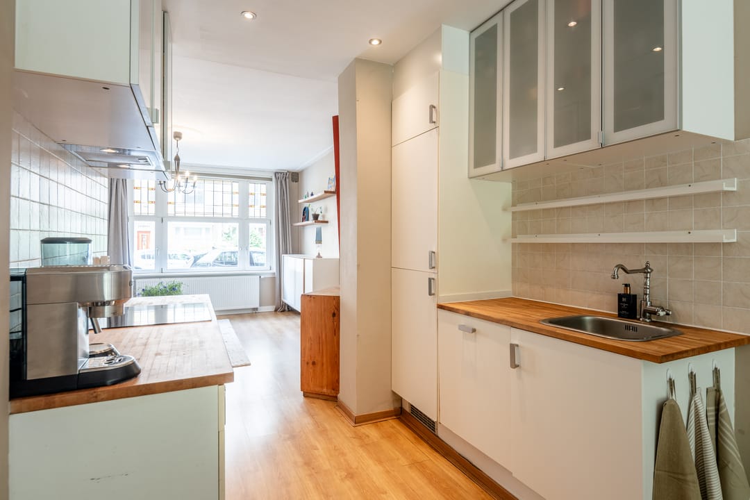 Photo 11 of Sassenheimstraat 57-H