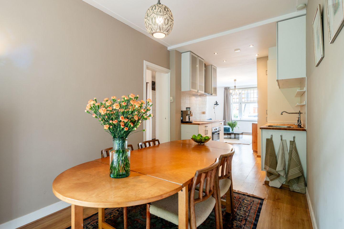 Photo 14 of Sassenheimstraat 57-H