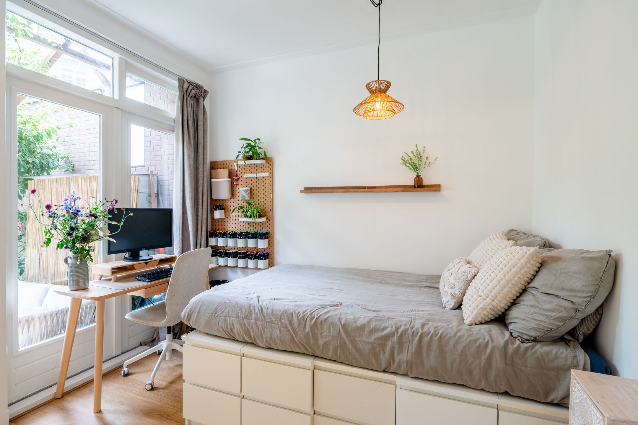 Photo 33 of Sassenheimstraat 57-H