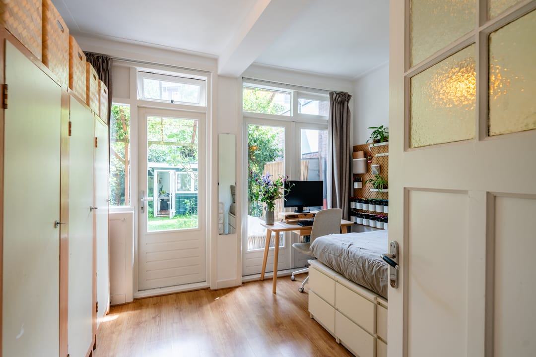 Photo 37 of Sassenheimstraat 57-H