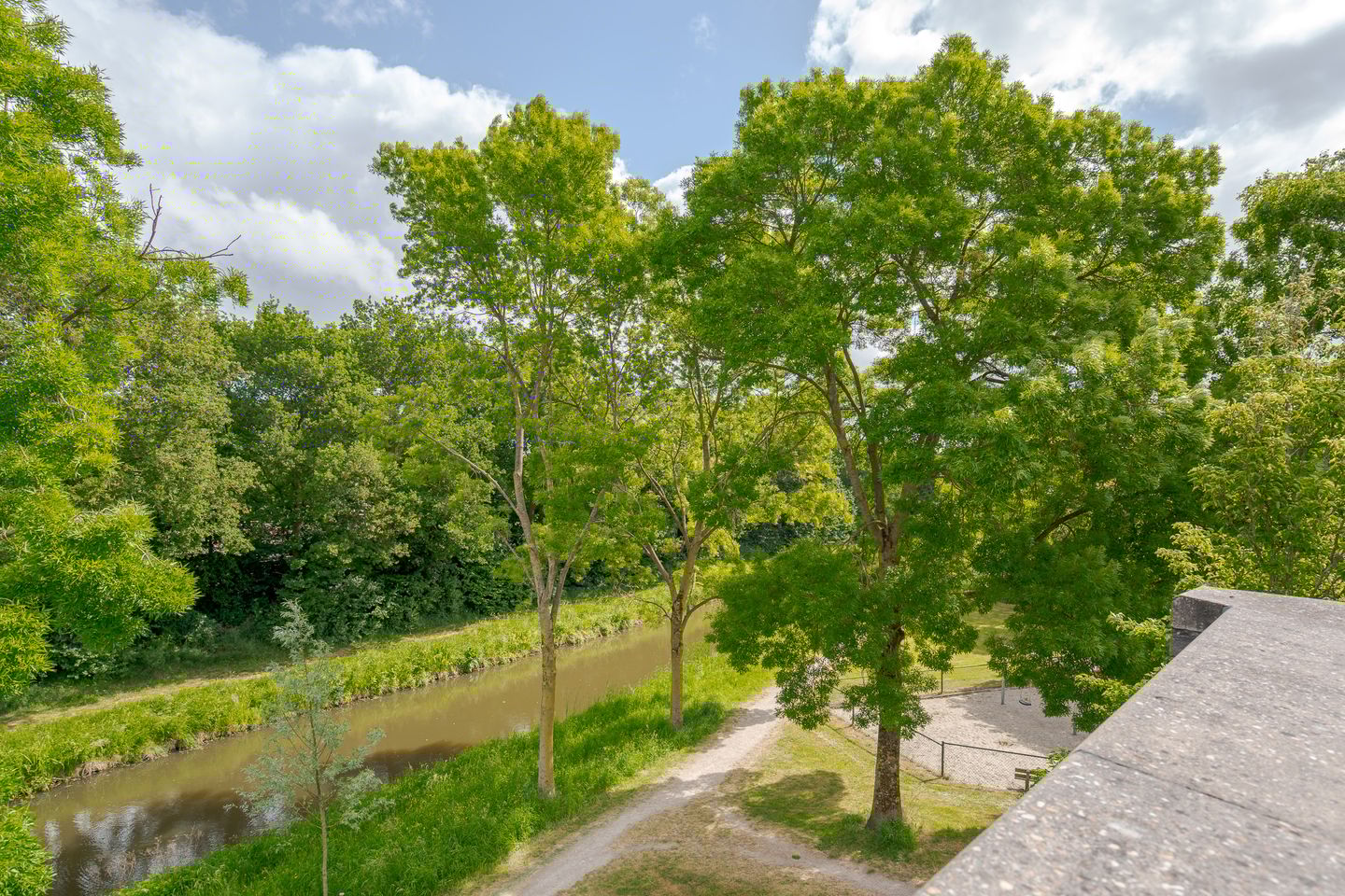 Foto 49 van Moeder Lambertastraat 9