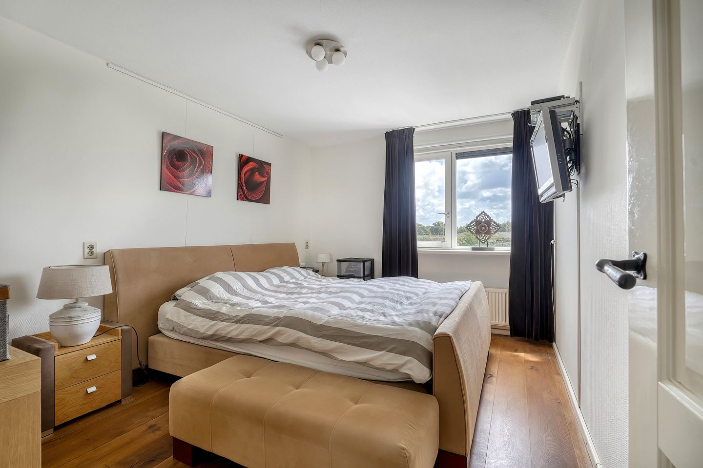 Foto 10 van Parnassia 253