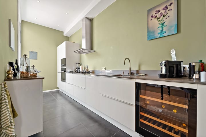 Photo 14 of Van Beverningkstraat 112