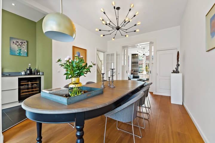 Photo 12 of Van Beverningkstraat 112