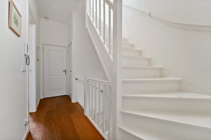 Photo 18 of Van Beverningkstraat 112