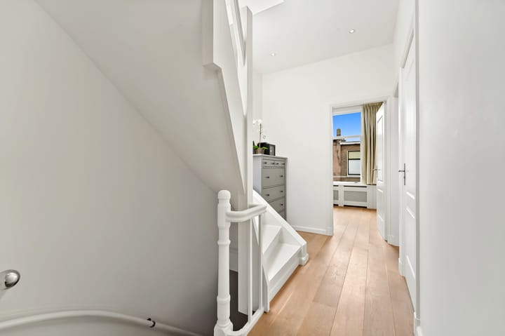 Photo 19 of Van Beverningkstraat 112