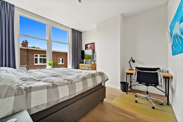 Photo 23 of Van Beverningkstraat 112