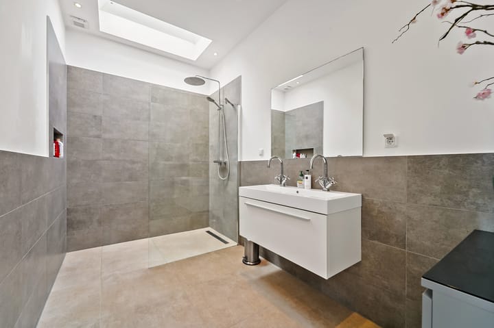 Photo 25 of Van Beverningkstraat 112