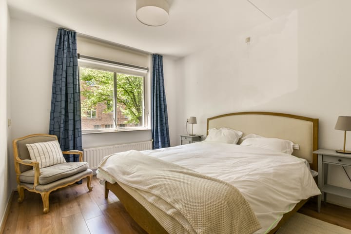 Photo 5 of Louise Henriëttestraat 2-X