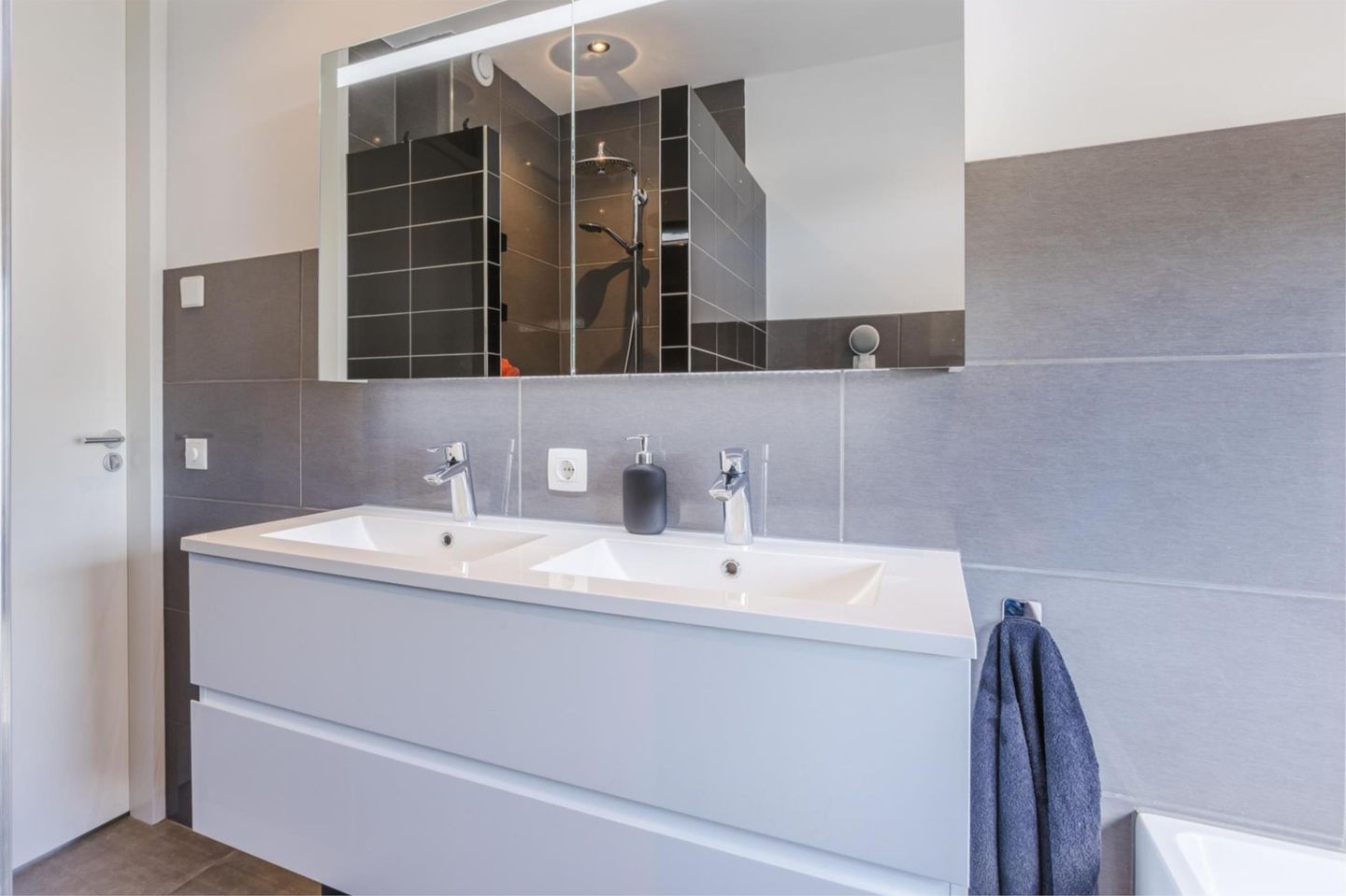 Photo 34 of Voermanstraat 94