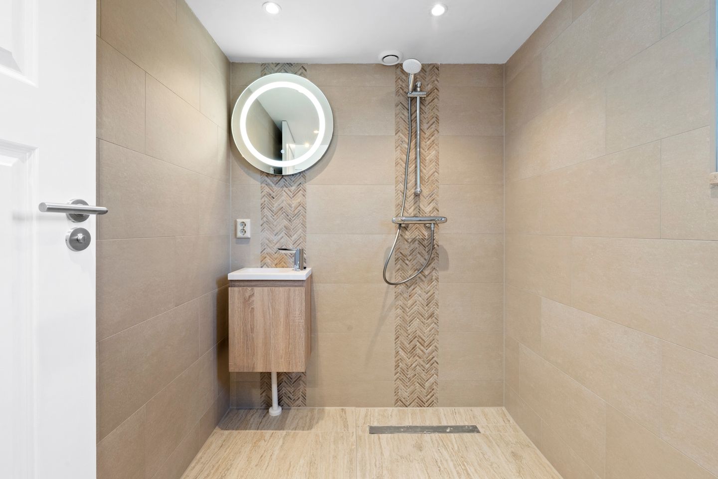 Foto 65 van Helmweg 15-B