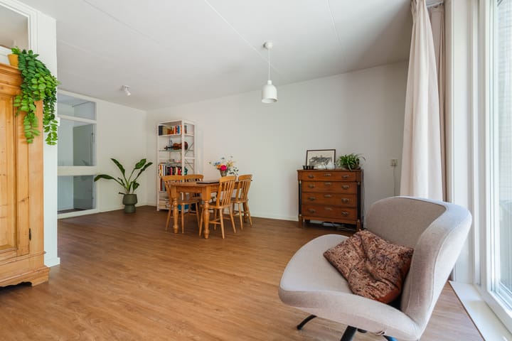 Foto 11 van Van den Berghlaan 479