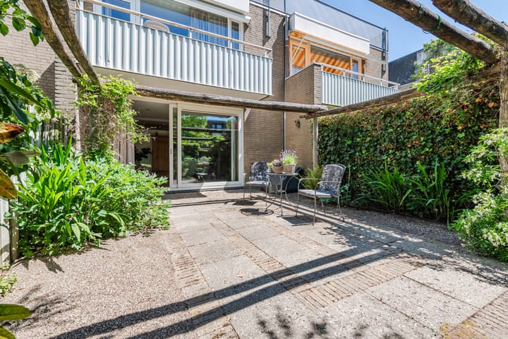 Foto 3 van Van den Berghlaan 479