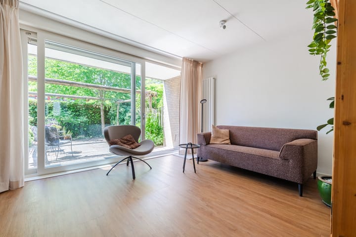 Foto 8 van Van den Berghlaan 479