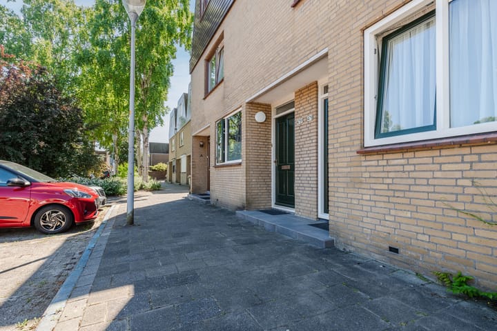 Foto 32 van Van den Berghlaan 479