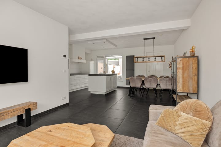 Foto 11 van Parallelweg 150