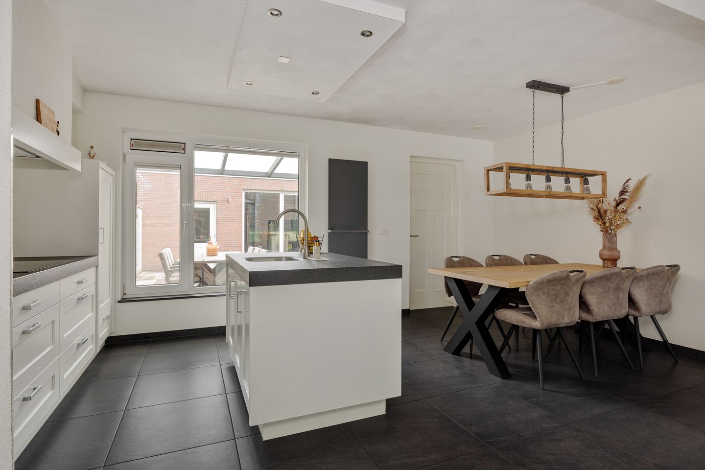 Foto 14 van Parallelweg 150